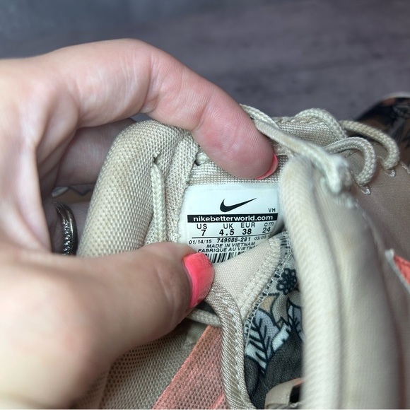 Nike Roshe Run Running Shoes 749986-281 Womens sz 7 - floral - Picture 5 of 6